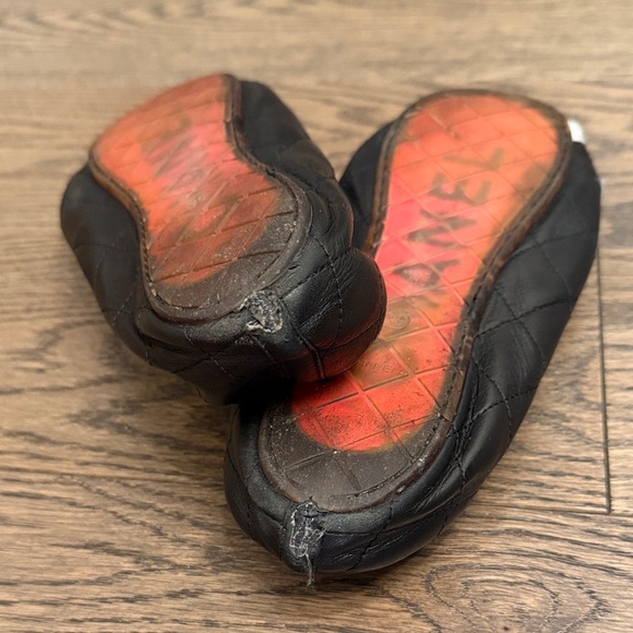 Vintage CHANEL Black and White Quilted Flats - Picture 3 of 8